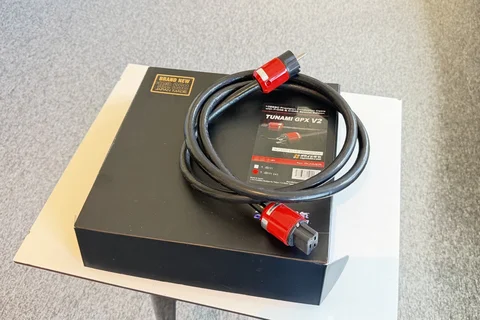 Oyaide Tunami GPX V2 - C19 - Begagnad strömkabel