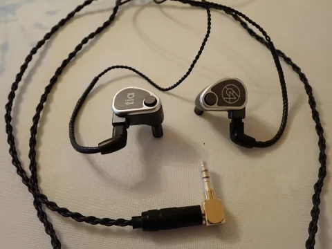 64 Audio U12t med tia