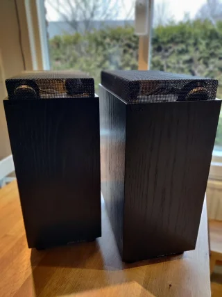 Uppgraderade Sonab OA12 i svart ask. Tv&aring; par.