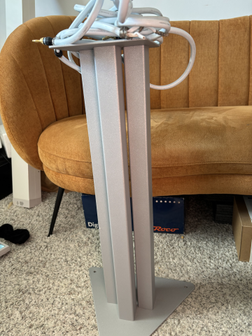 Sonus Faber Liuto Monitor inkl stativ och kabel.