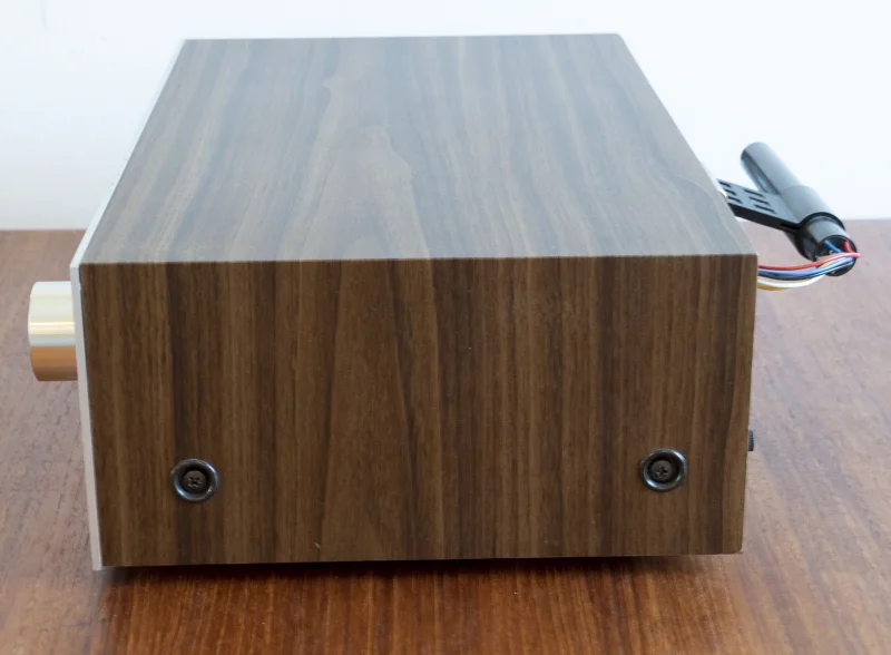 Akai AT-2200 Stereo Tuner (1976-79) Akai AT-2200 Stereo Tuner (1976-79) - Bild 3 av 5