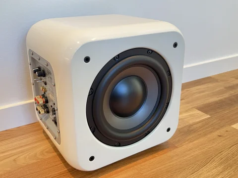 8-tums subwoofers fr&aring;n Infinity i v&auml;ldigt bra skick