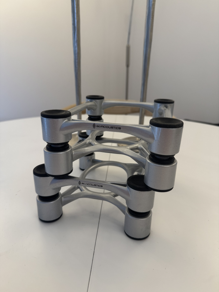 ISOAcoustics Aperta Silver