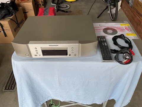 Marantz CD6005 CD-spelare i gott skick med original fjä...