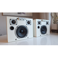 Audiovector K-X high-end vägghögtalare