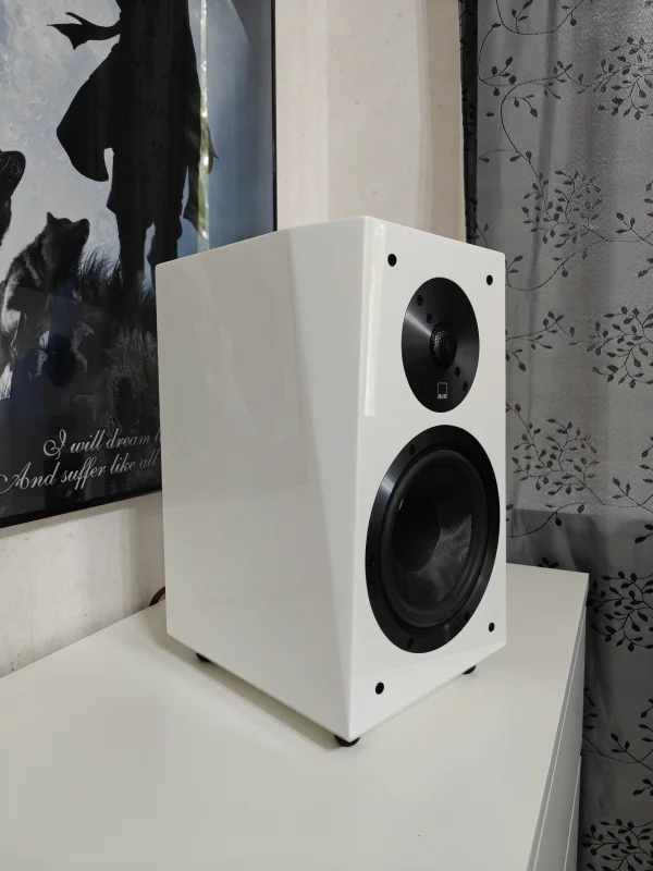 SVS Ultra Bookshelf vit pianolack  - Bild 6 av 7