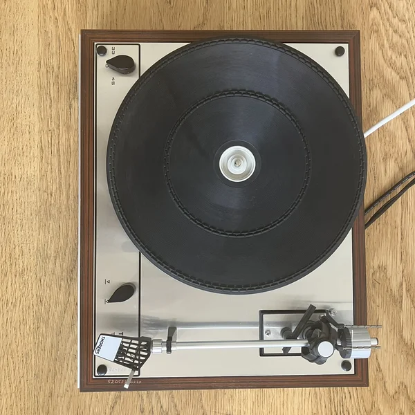 Thorens TD165 med Shure M91ED Thorens TD165 med Shure M91ED - Bild 2 av 11