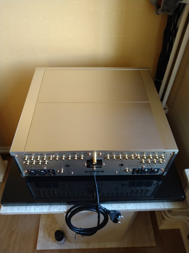 PIONEER EXCLUSIVE C7
