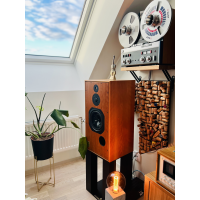 Harbeth Super HL5 Plus m. stativ från Rogoz Audio 🔊