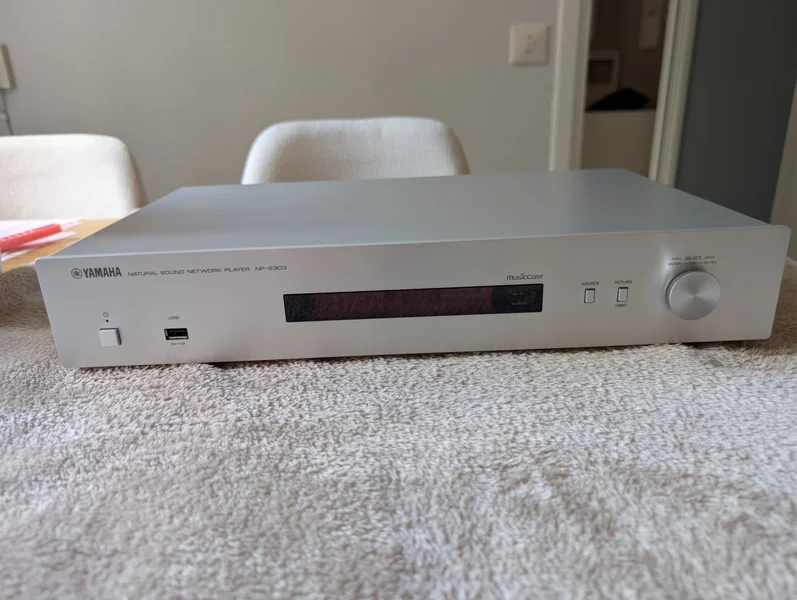 Yamaha NP-303 Yamaha NP-303 - Bild 1 av 5