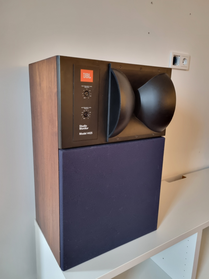 JBL 4425