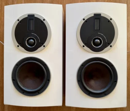 Dali Rubicon LCR - Vägghögtalare Dali Rubicon LCR - Vägghögtalare