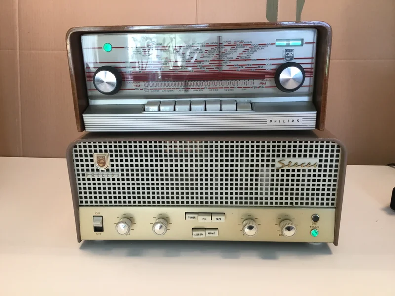 Philips AG9004 stereof&ouml;rst&auml;rkare samt Philips BX560A r&ouml;rradio fr&aring;n 1958 - Bild 1 av 4