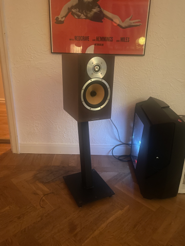 Bowers & Wilkins CM5 (mk1 Originals) and Stativ