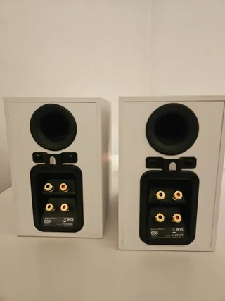 Bowers & Wilkins 686