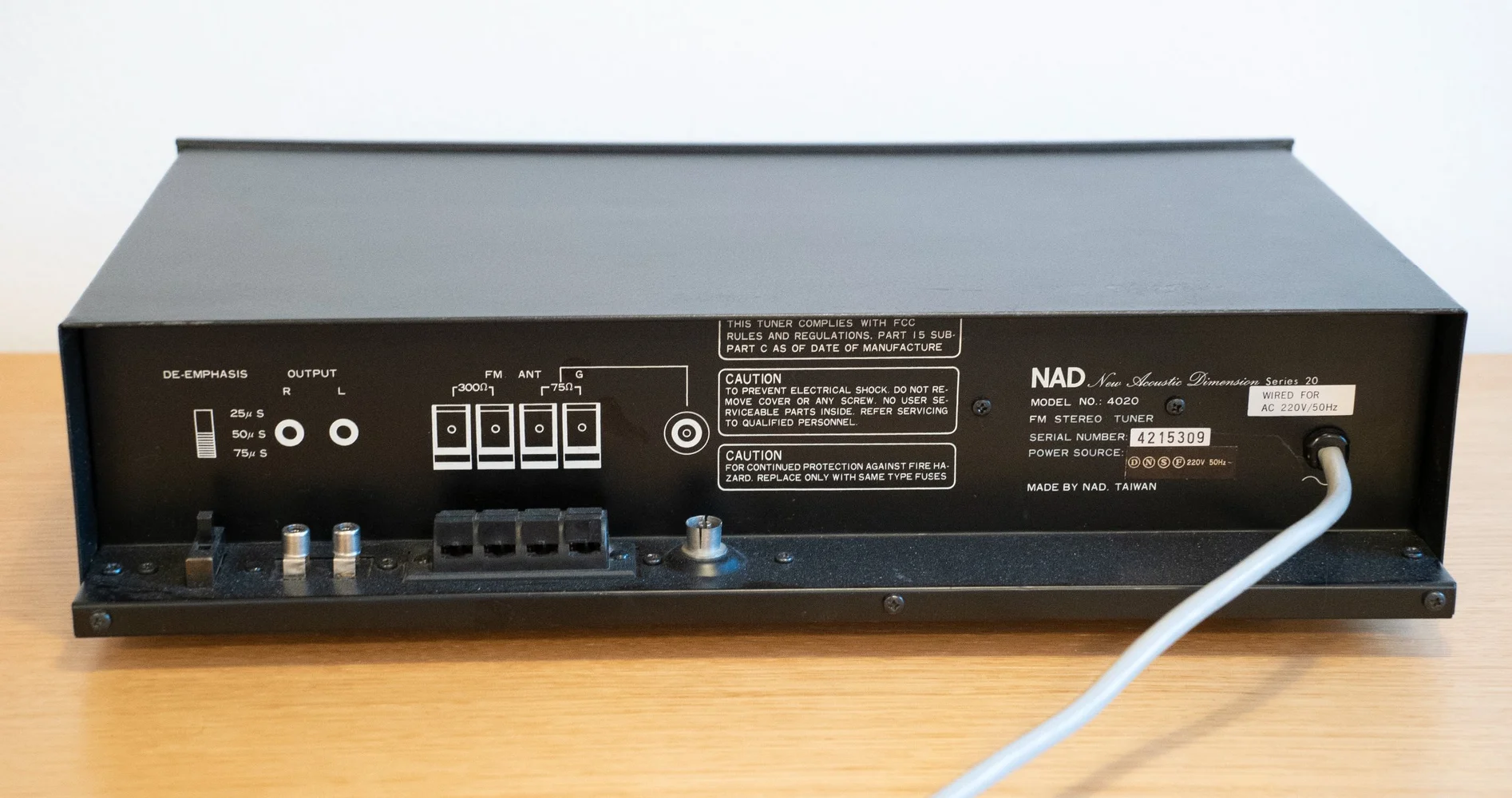 NAD 4020 AM/FM Stereo Tuner (1981-82) - Bild 4 av 5