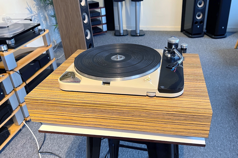 Thorens TD-124 & Jelco TK850S - Begagnad skivspelare - Bild 2 av 5