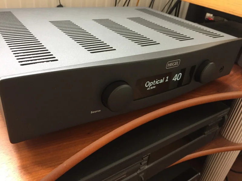 Hegel R&ouml;st svart mint condition - Bild 1 av 3