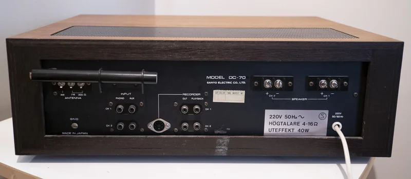 Sanyo DC-70U Stereo Receiver (1970s) Sanyo DC-70U Stereo Receiver (1970s) - Bild 3 av 4