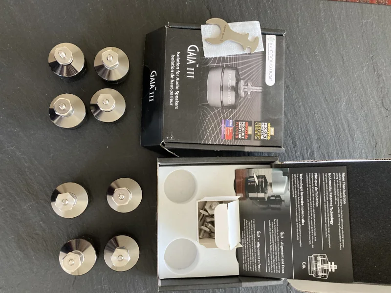 Gaia III Isoacoustics h&ouml;gtalarf&ouml;tter - Bild 1 av 2