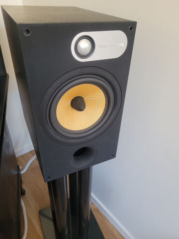 B&W Bowers & Wilkins 685 högtalare