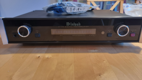 McIntosh D100 Digital preamp  av referensklass
