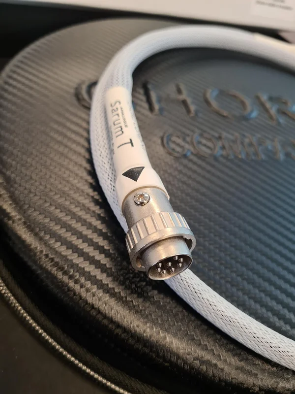 Chord Sarum T Super Array Snaic 8, analog 1 m 2022 Din 8 + Din 8 Uppgradering för din Solstice. Chord Sarum T Super Array Snaic 8, analog 1 m 2022 Din 8 + Din 8 Uppgradering för din Solstice. - Bild 1 av 3