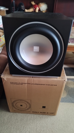 Dali sub E12 F