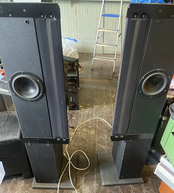 Apogee Acoustics Slant 6 - Kuva 2 / 3