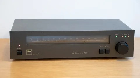 NAD 4020 AM/FM Stereo Tuner (1981-82)