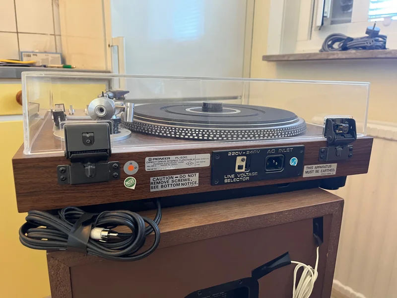 Anl&auml;ggning fr&aring;n Pioneer - skivspelare, receiver, h&ouml;gtalare - Bild 10 av 11