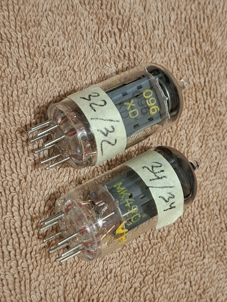 TESLA ECC802S (12AU7WA / ECC82) NOS Radiorör TESLA ECC802S (12AU7WA / ECC82) NOS Radiorör - Bild 3 av 5