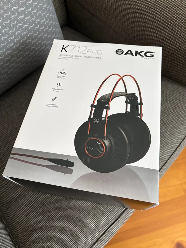 AKG K712 Pro &ndash; &ouml;ppna referensh&ouml;rlurar i mycket fint skick - Bild 3 av 3