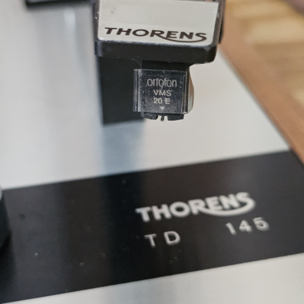 Thoréns TD145 med Ortofon VMS 20E Thoréns TD145 med Ortofon VMS 20E - Bild 2 av 7