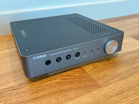 Yamaha WXC-50 i toppenskick