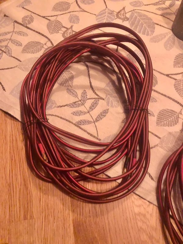Micca högtalar kabel som ny Micca högtalar kabel som ny - Bild 1 av 3