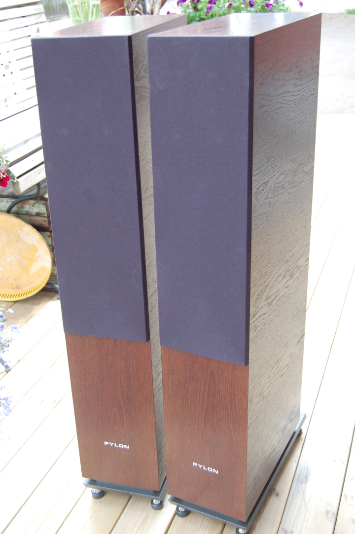 Pylon Diamond 28  