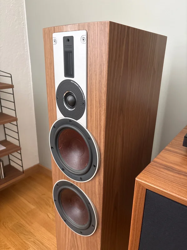 Golvh&ouml;gtalare, F&ouml;rst&auml;rkare, CD vinylspelare s&auml;ljes - Bild 1 av 4