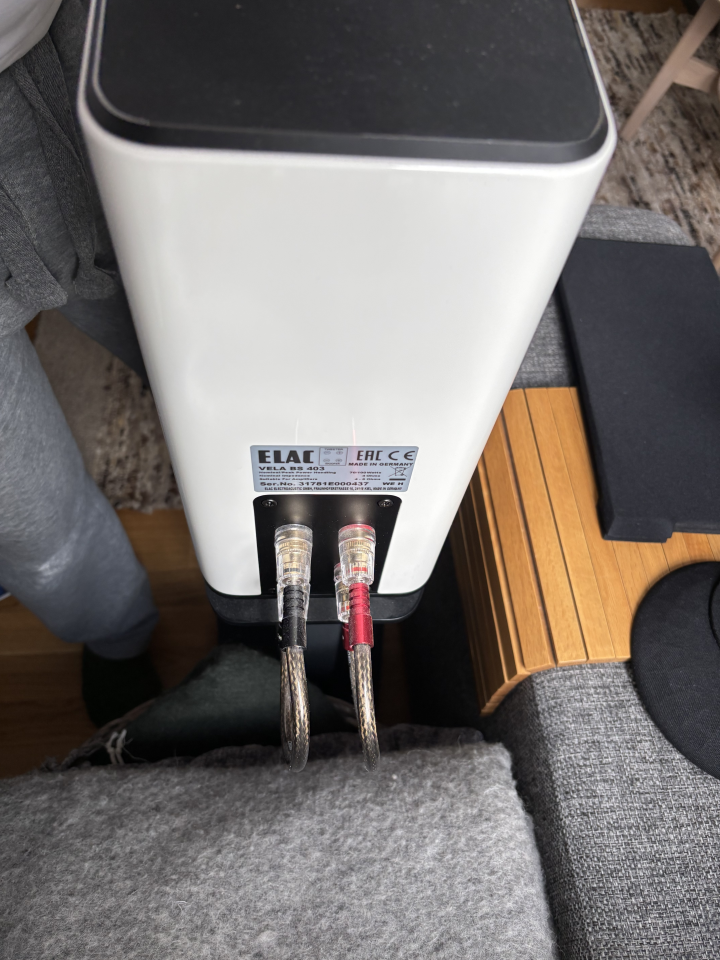 Elac Vela