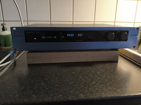 Nuforce avp16 försteg/surroundprocessor