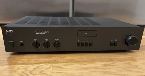 NAD 3220PE &ndash; klassisk hifi-f&ouml;rst&auml;rkare i 3020 serien