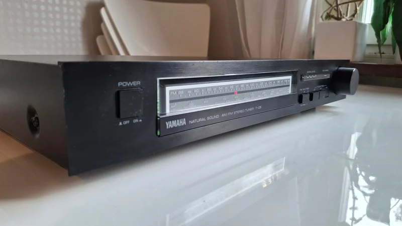YAMAHA T-05 AM/FM Analog Stereo Tuner YAMAHA T-05 AM/FM Analog Stereo Tuner - Bild 8 av 10