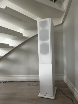 Totem Kin Play Tower - aktiva högtalare Totem Kin Play Tower - aktiva högtalare