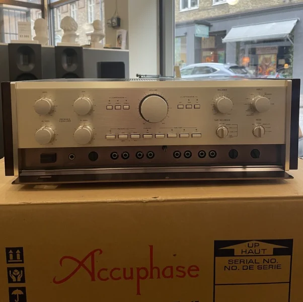 Accuphase C-200V - Bild 2 av 5
