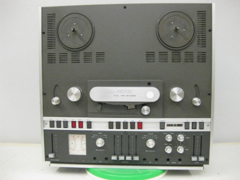 Revox A700 2 spår stereo 3 hastigheter Högsta 15'' Revox A700 2 spår stereo 3 hastigheter Högsta 15''