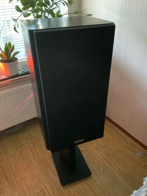 Onkyo D-77 med stativ ( stora stativare ) Onkyo D-77 med stativ ( stora stativare ) - Bild 2 av 2