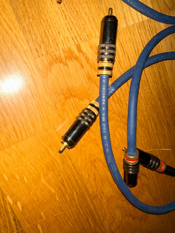 M&auml;ngder av blandade hifi tillbeh&ouml;r  - Bild 18 av 24