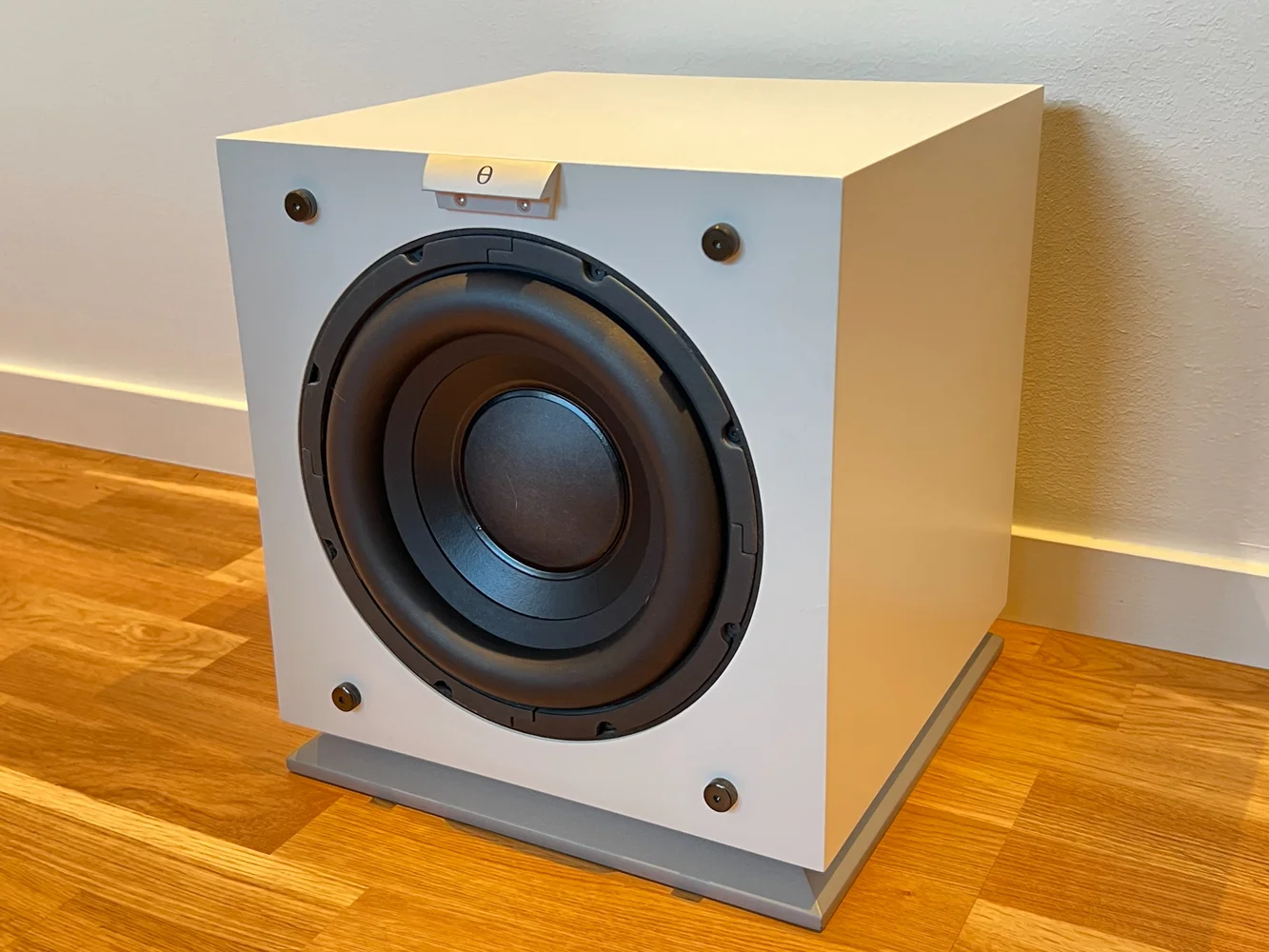 Kraftfull och bra 10 tums sub, Audiovector Ki-Sub