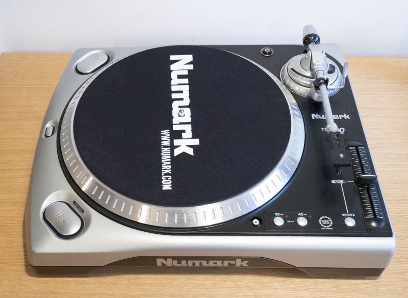 Numark TT200 DJ-Skivspelare med Ortofon Pro S Numark TT200 DJ-Skivspelare med Ortofon Pro S - Bild 2 av 4
