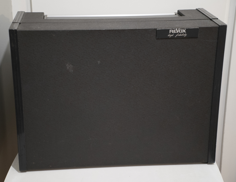 Revox A77 - 2-spårs rullbandspelare i väska med högtalare - Bild 2 av 7